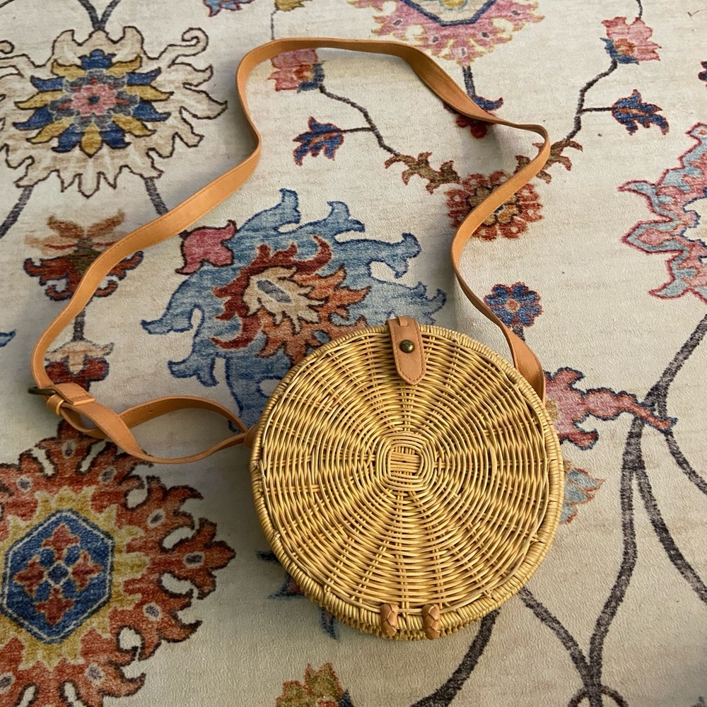 Universal Thread Whicker Circle Crossbody Bag Wit… - image 1